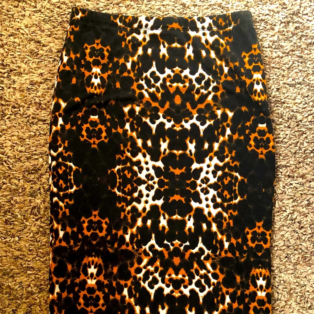 SEXY mid-calf, fitted, lined snakeskin skirt… shows off the curves!!
